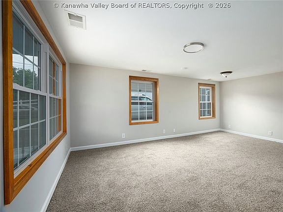 5th image of 2232 Oakridge Dr