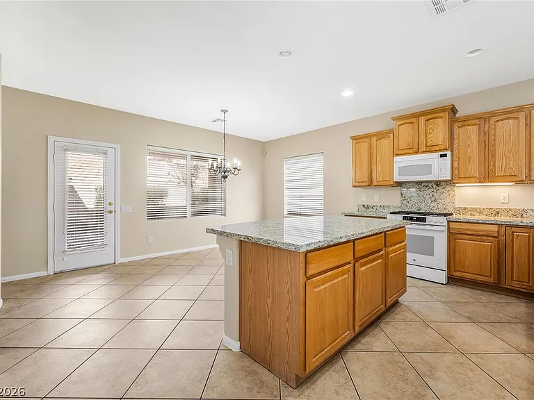 2155 Spurs Ct — Photo 4