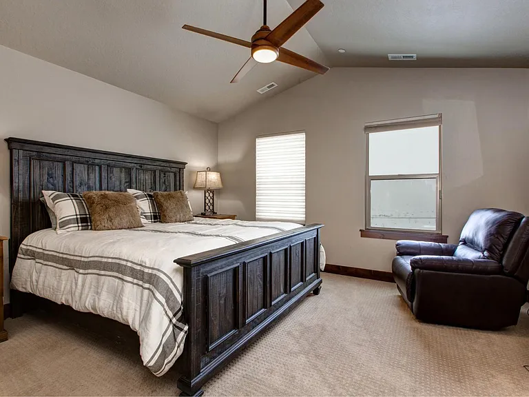 1052 W Abigail Dr — Photo 10