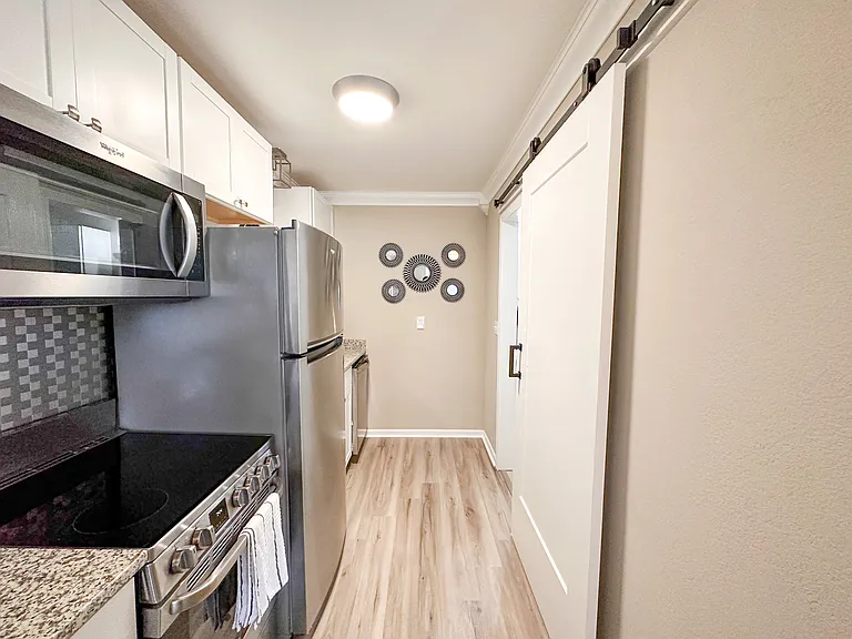 180 W Dublin Dr — Photo 39
