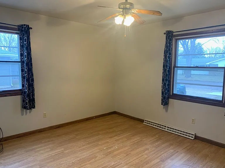 822 Dwight St — Photo 8