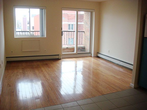 2nd image of 2634 30th St #4B