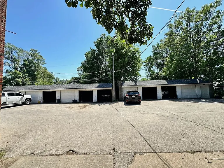 1409 Vinton St — Photo 12