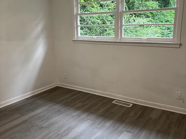 2806 Hilltop Ter NW — Photo 10