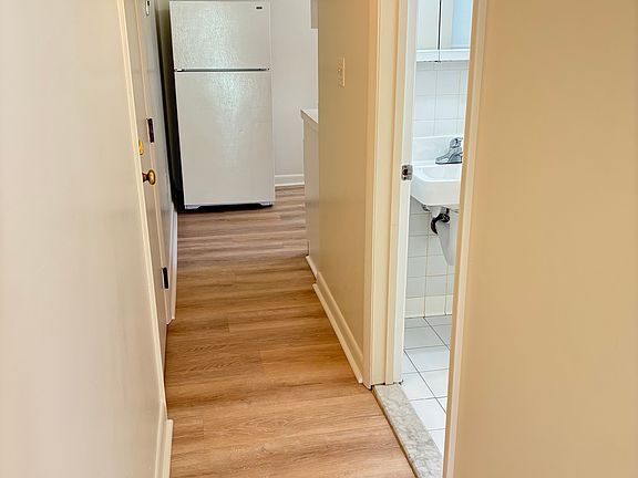 4th image of 47 Lexington St #B