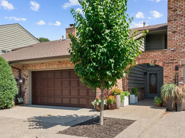 5535 Village Dr, Edina, MN 55439
