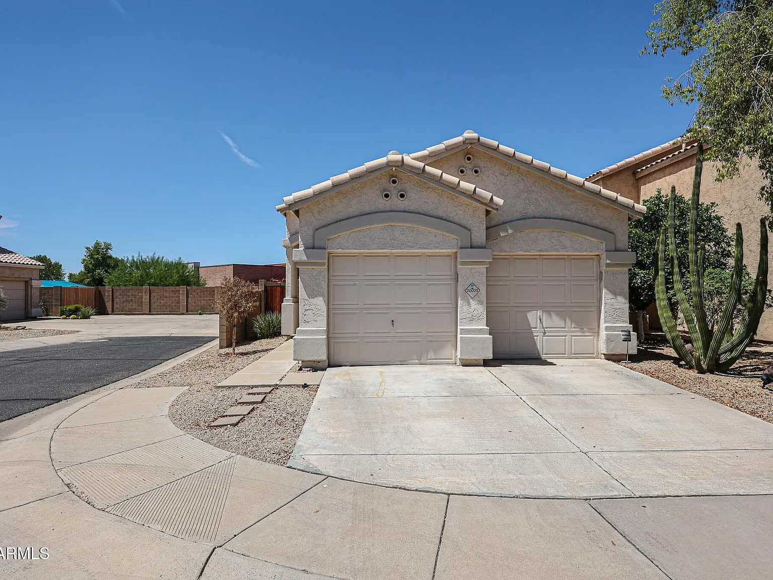 3 bed, 2.0 bath, 1308 sqft, $1,999 — Photo 2