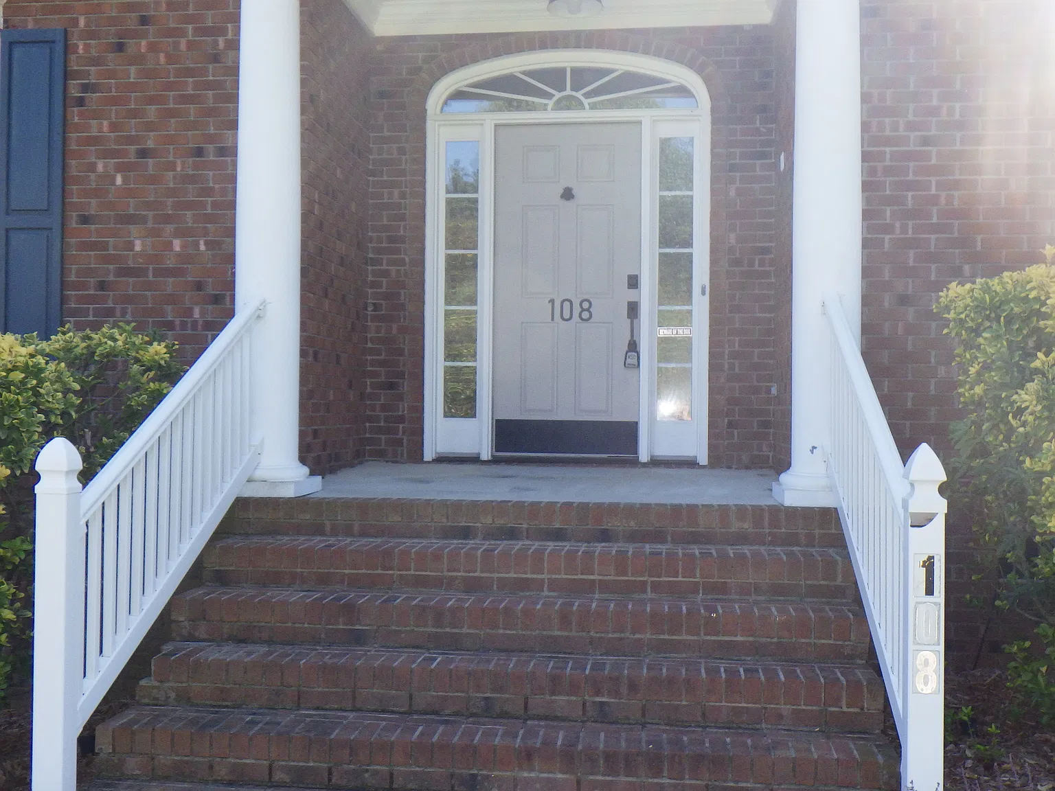 4 bed, 3400 sqft, $2,400 — Photo 2