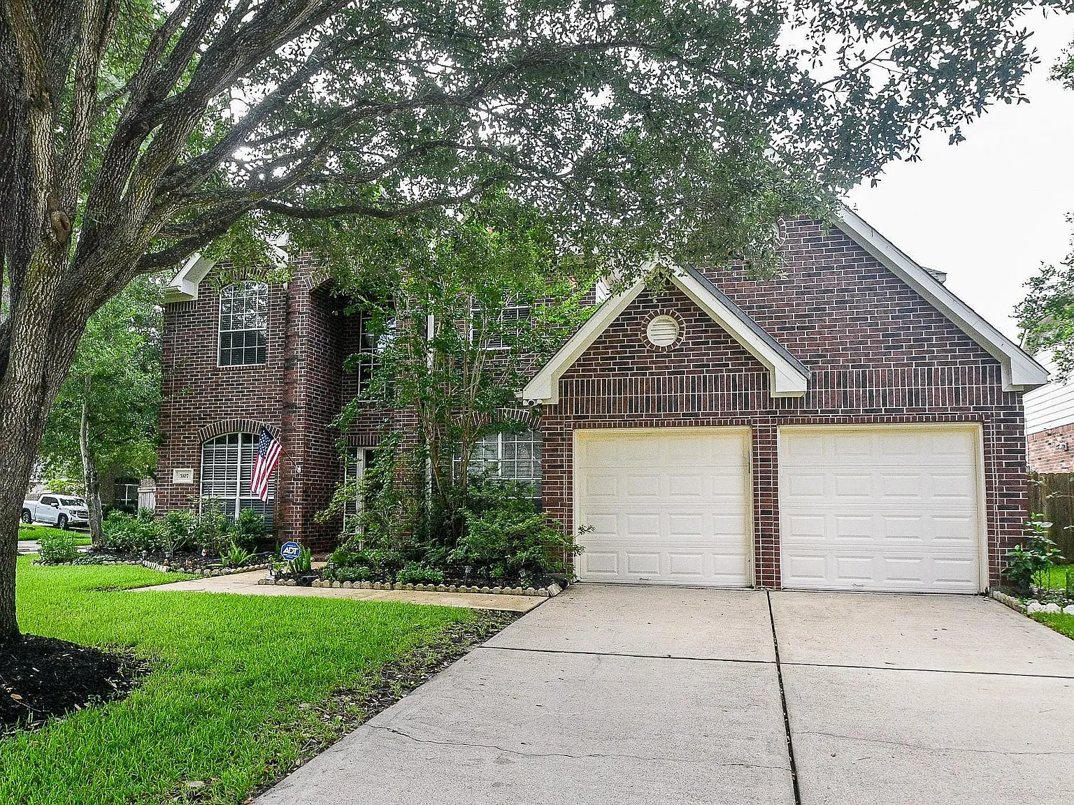 4 bed, 3.5 bath, 3439 sqft, $3,470 — Photo 3