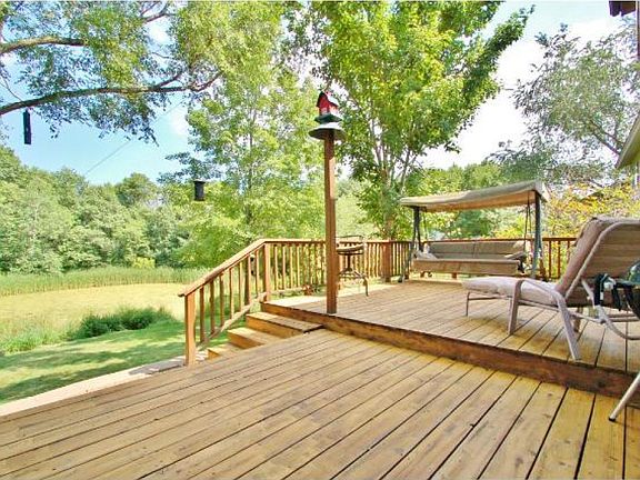3rd image of 282 Little John Dr