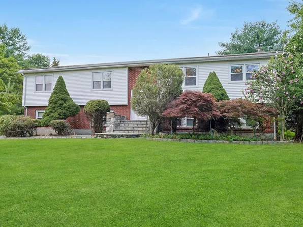 108 Eastview Drive, Valhalla, NY 10595