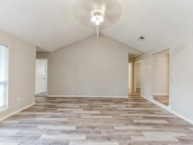 700 Meadowglen Dr — Photo 24