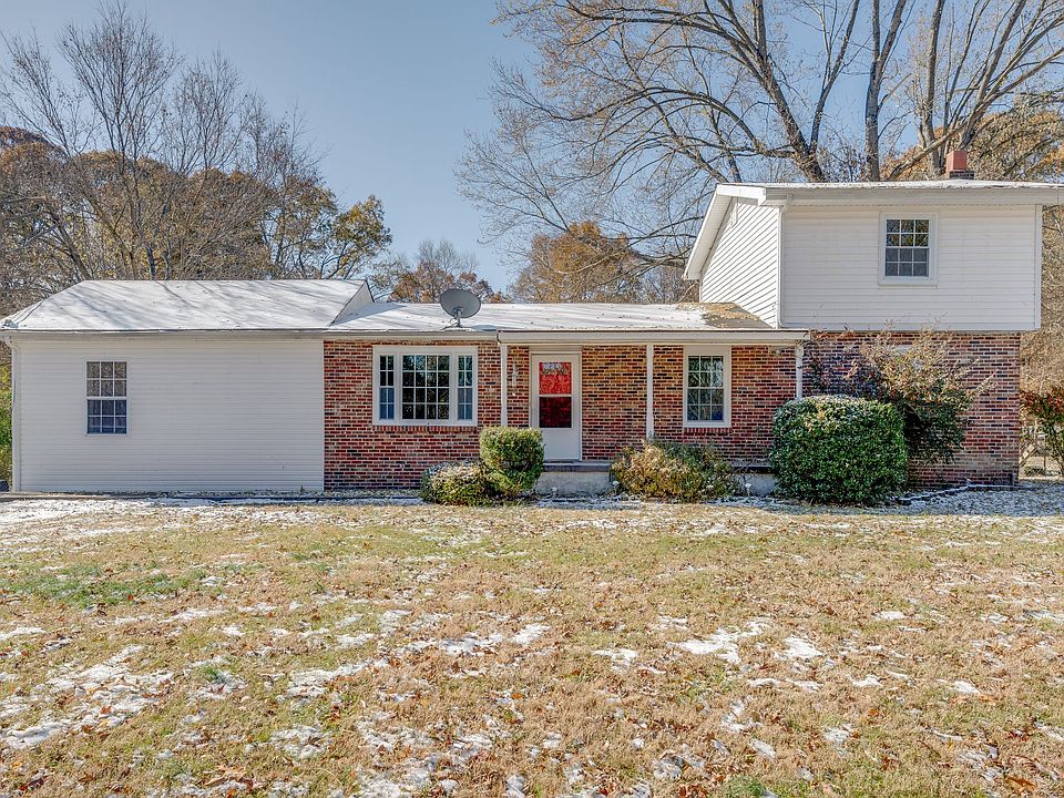 1st image of 834 Potters Ln