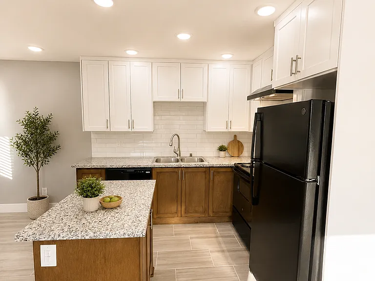 69 W Beverly Dr — Photo 2