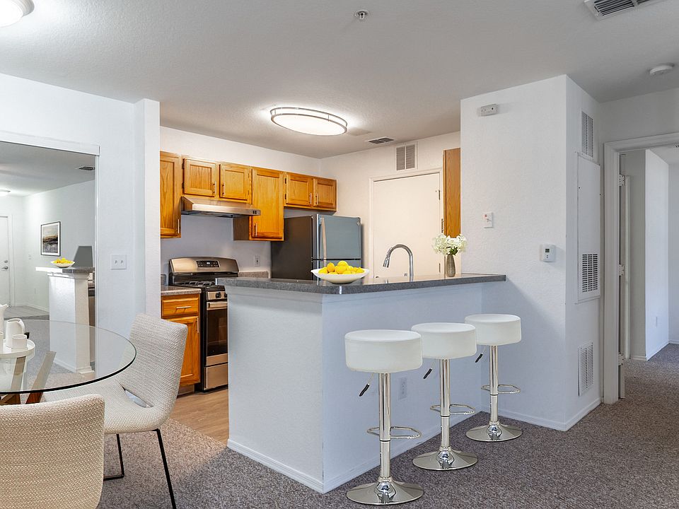 Kitchen Breakfast Bar with Seating