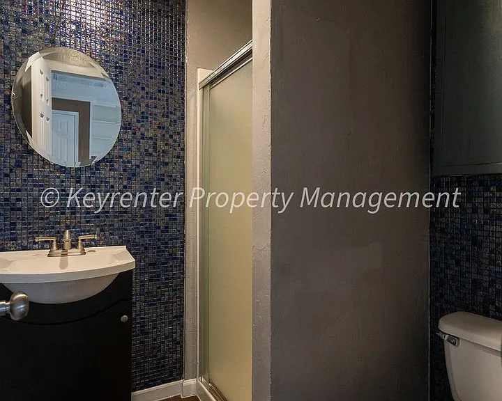 1622 W Britton Rd — Photo 10