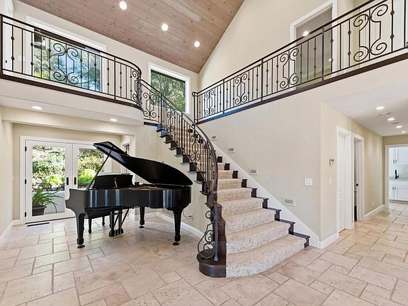 3rd image of 15965 Shannon Rd