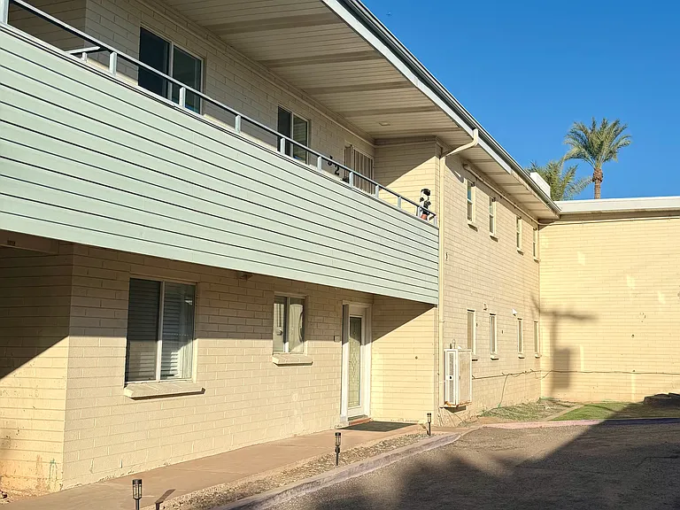 100 W Maryland Ave #J1 — Photo 10