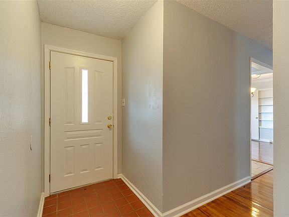 5th image of 4509 SW Cherokee Ave