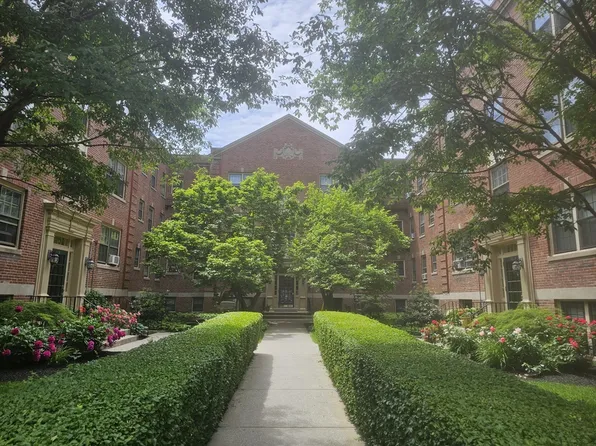 60 Elm St APT 2A, Worcester, MA 01609