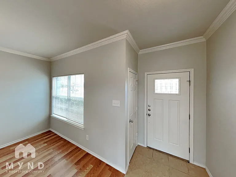 307 Susan Way — Photo 8