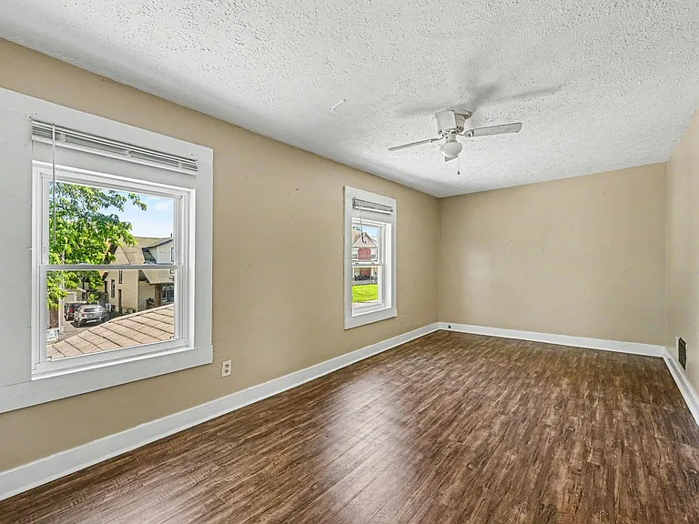 427 Kolping Ave #429 — Photo 15