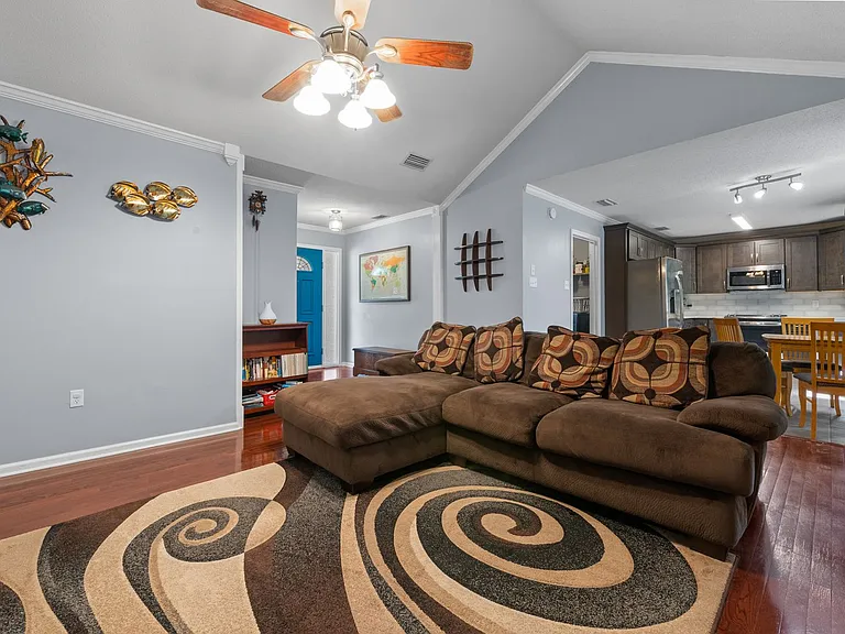 3812 Lakewood Valley Dr — Photo 2