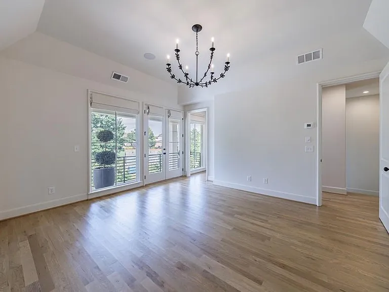 81 Delmont Dr NE — Photo 36