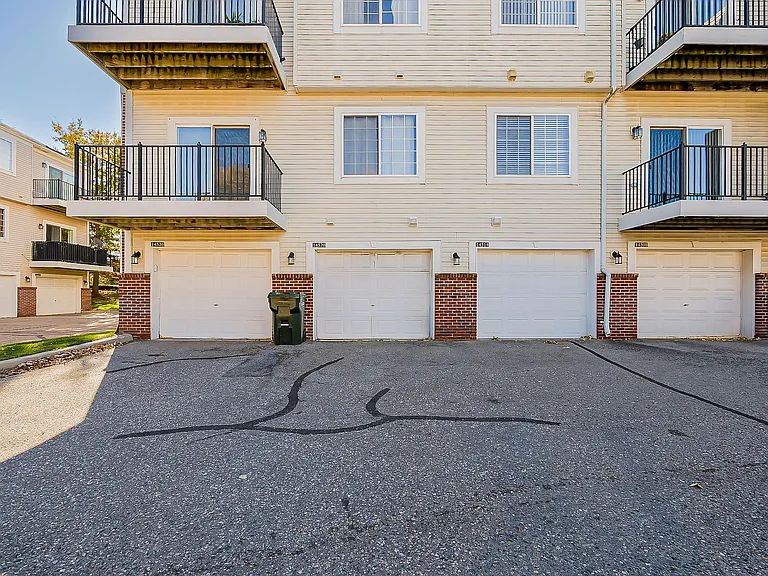 14520 Vauxhall Dr — Photo 22