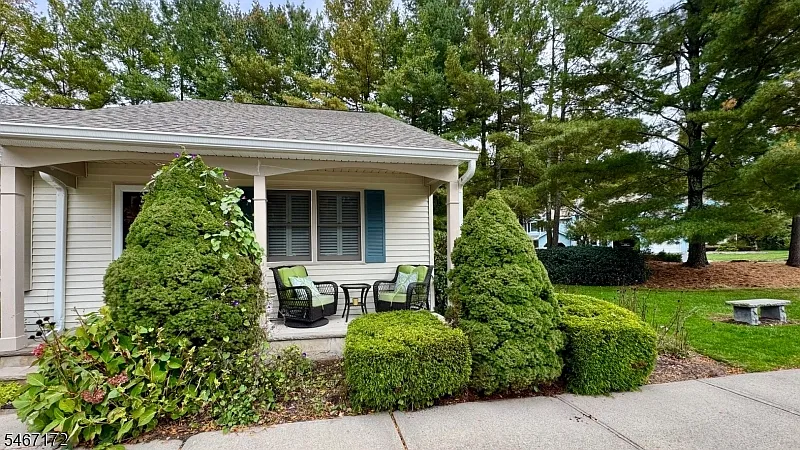 90 Carriage Ln #90