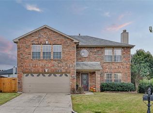 220 Sunset Oaks Dr, Fort Worth, TX 76112