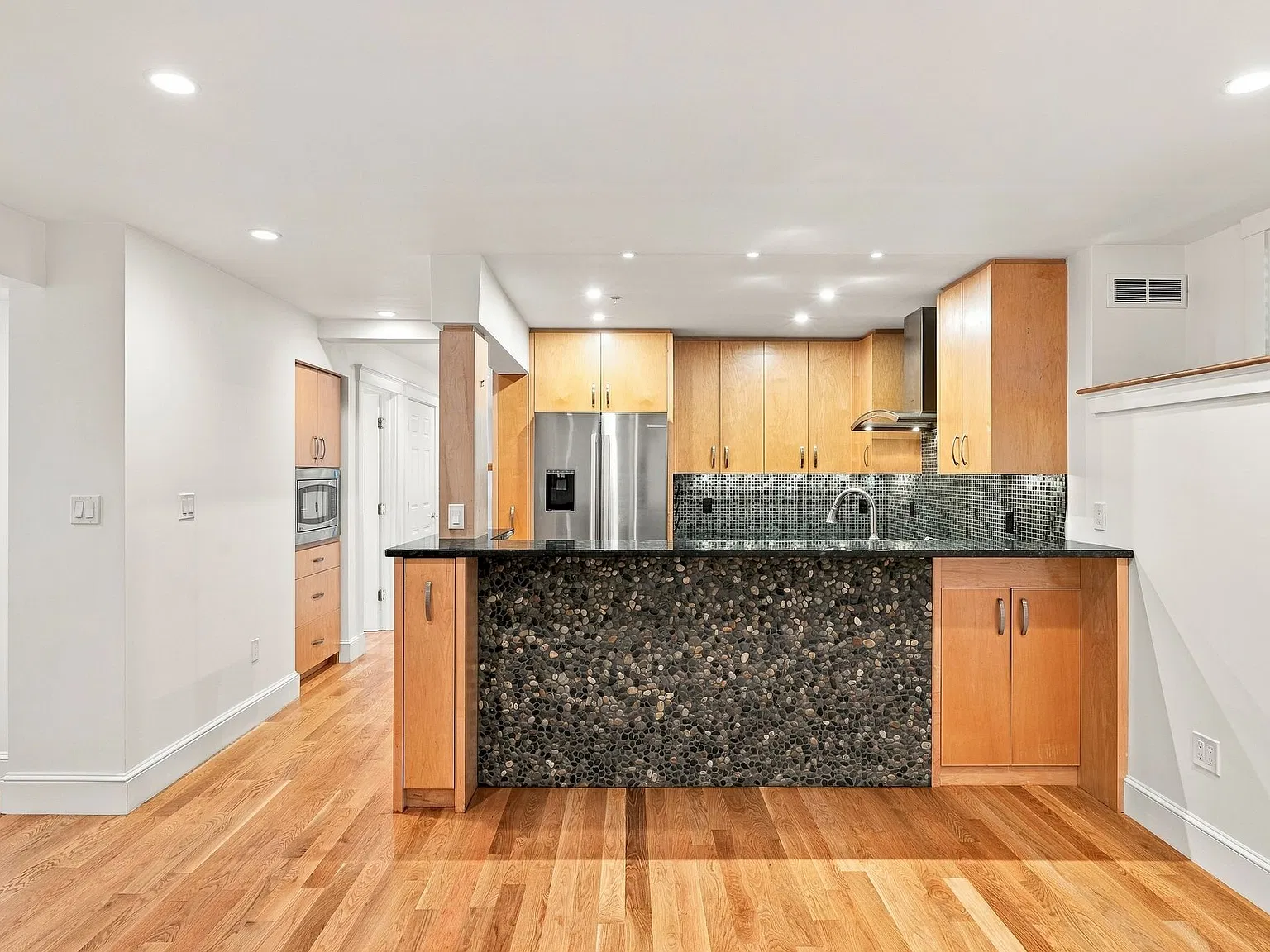 3 bed, 2.5 bath, 1350 sqft, $3,950 — Photo 3