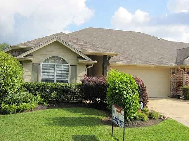 1st image of 489 Harbor Oaks Dr