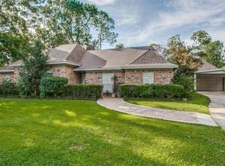 2802 Whispering Pines St, Baytown, TX 77521