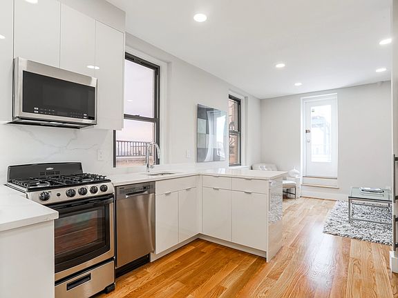 3rd image of 610 Cathedral Pkwy Penthouse 3