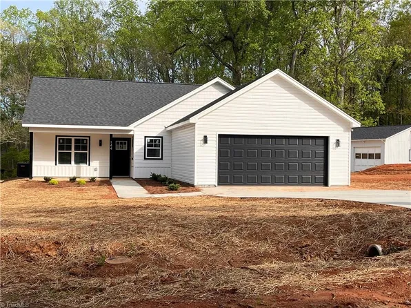 144 Hewes St, Winston Salem, NC 27103