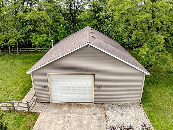 4th image of 7515 Lawrie Ln