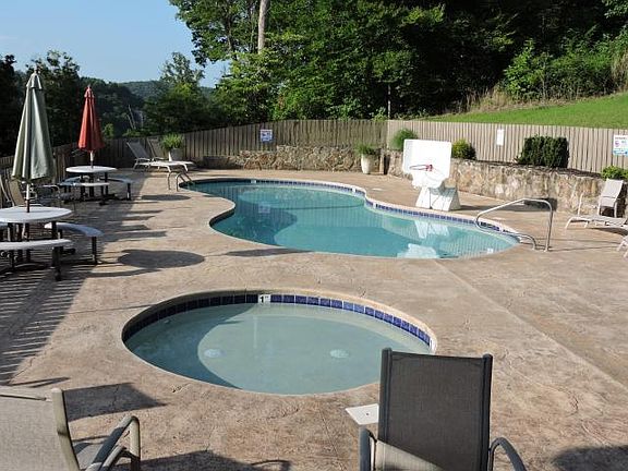 4th image of Mountain Crest Dr