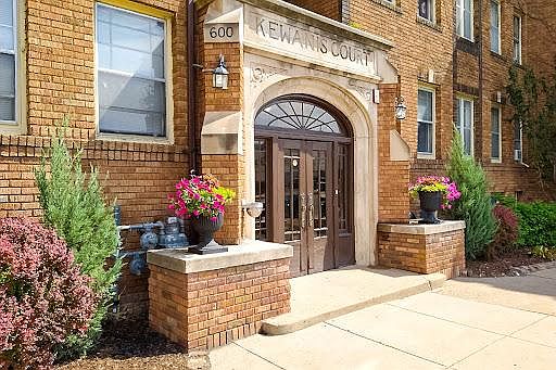 1st image of 600 W Franklin Ave APT 306