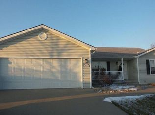 405 Highland Ridge Dr, Manhattan, KS 66503