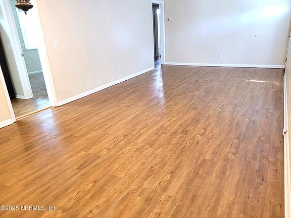 5th image of 2247 LOU Drive W