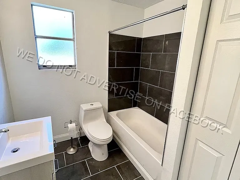 1558 Swift St — Photo 20