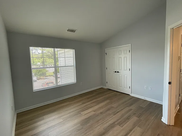 8B Old South Ct — Photo 13
