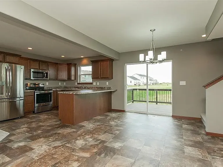 3703 English Glen Ave — Photo 10