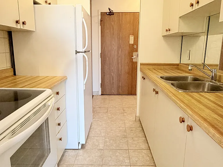 1653 Ouellette Ave #205 — Photo 5