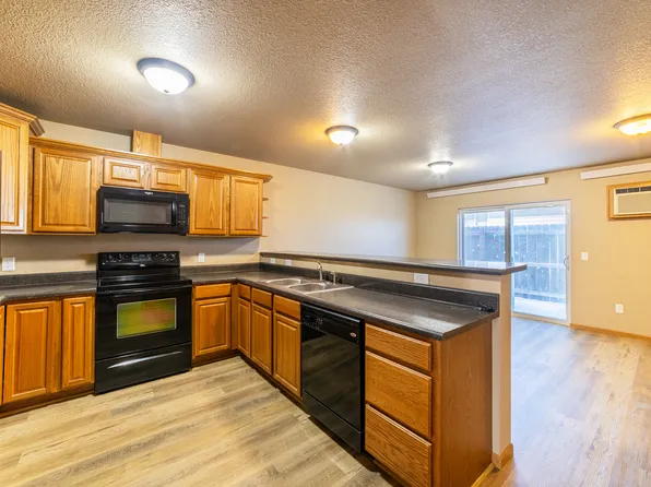 507 S 27th St APT 4, Spearfish, SD 57783