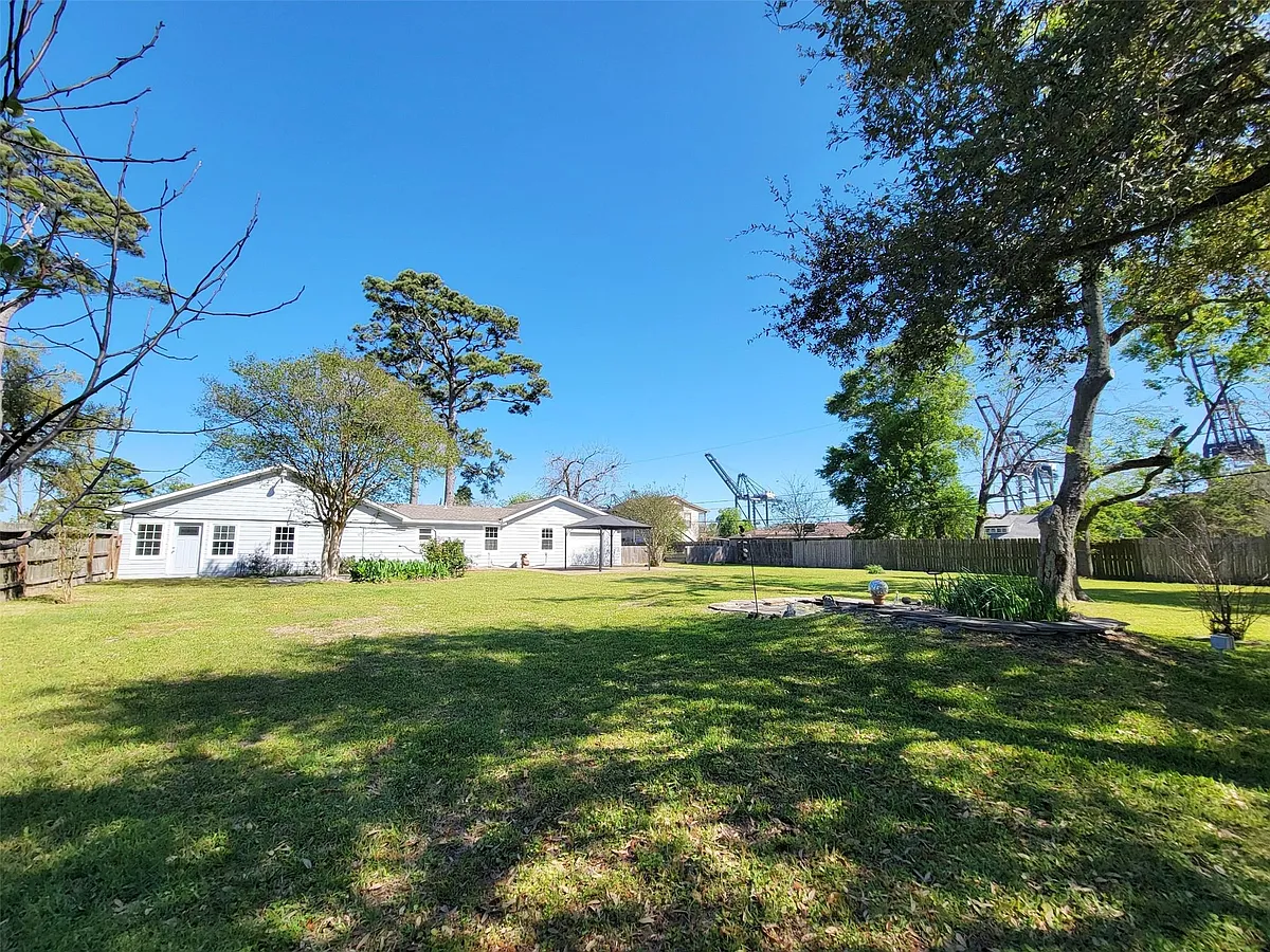 Building Photo - 519 N Shady Ln