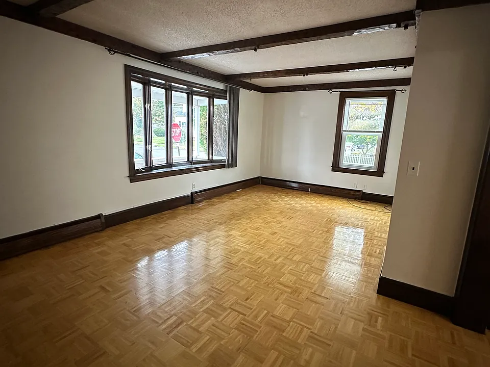 171 Leonard Ave #1