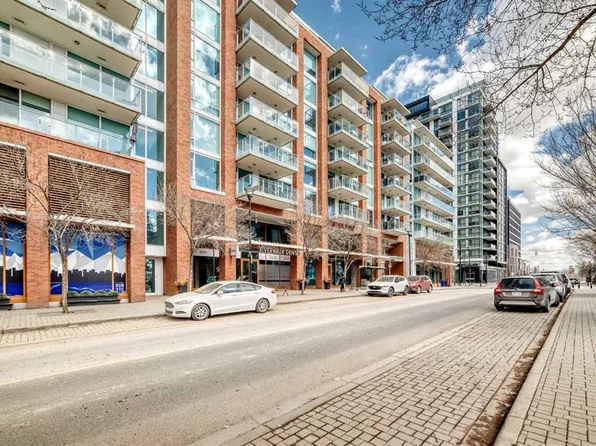 560 S 6th Ave SE #204, Calgary, AB T2G 1K7