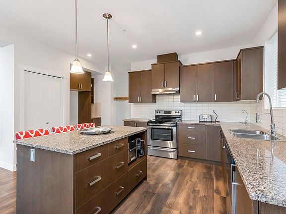 4th image of 10777 Erskine St